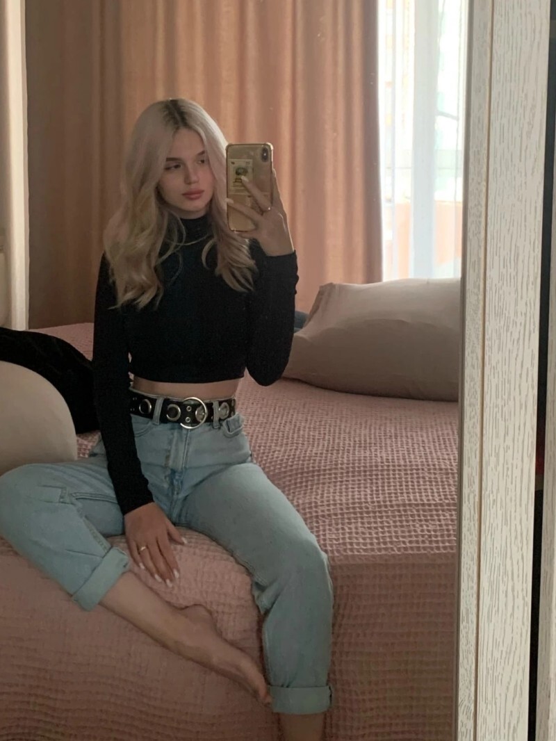 Гуля проститутка интим салон Санкт-Петербурга у метро Достоевская 