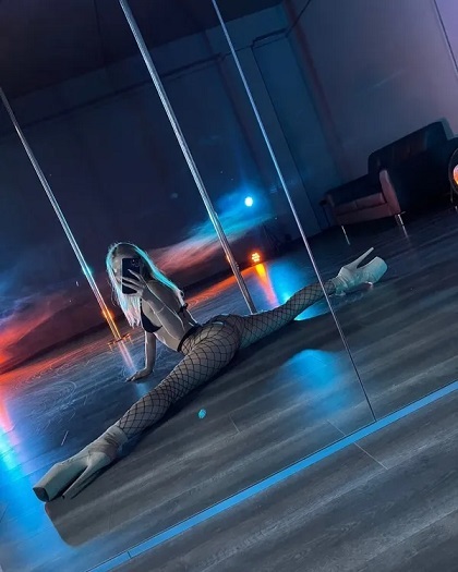 Путана Санкт-Петербурга Арина +7 (921) 020-39-44