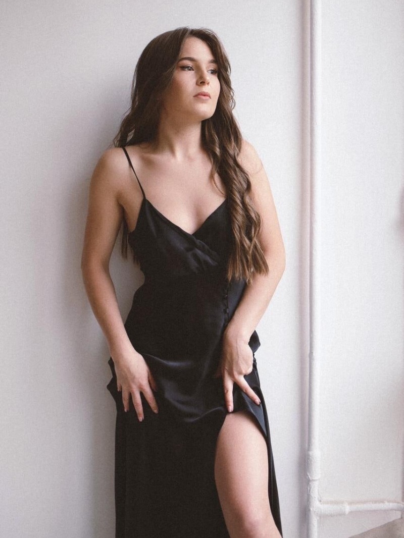 Даша проститутка Санкт-Петербурга у метро Комендантский проспект проститутки окончание внутрь